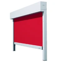 Roter Sonnenschutz von Warema mit weißem Kasten und easyZIP-Führung